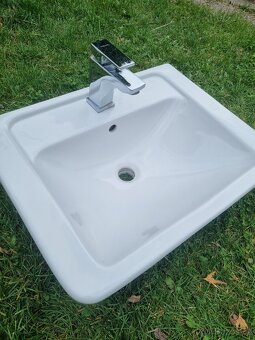 Umyvadlo Villeroy & Boch + baterie - 3