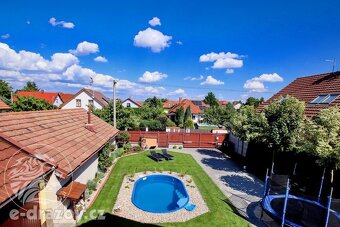 Rodinný dům 5+1 (156 m2) se zahradou (560 m2), bazénem a gar - 3