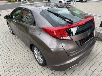 Honda Civic 1.8 i-VTEC 104 kW, jen 115.875 km, rok 2012 - 3