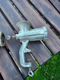 staré mlýnky na maso - 3