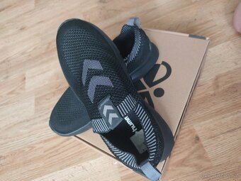 NOVÉ boty Hummel vel. 40... PC 899,- - 3