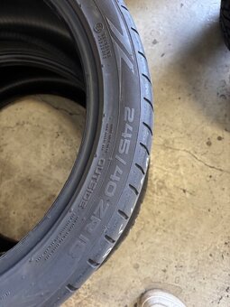 Pneu 245/40 R18 - 3