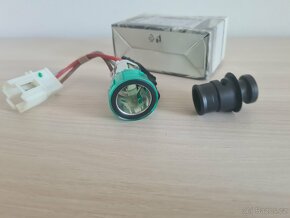 NOVÁ Zadní zásuvka 12V + zapalovač Superb 1 ORIG - 3
