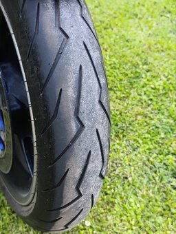 Yamaha R1 - 3