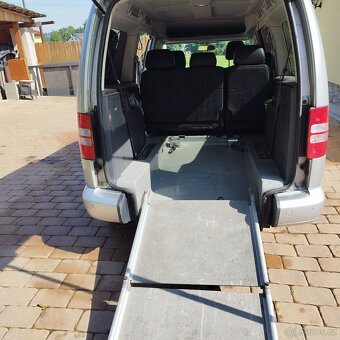 VW Caddy maxi 2.0 tdi 103kw s nájezdovou rampou - 3
