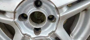 Prodám použité 4ks Alu disky + letní pneu na renault 15" - 3