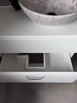 Koupelnová skříňka s umyvadlem - 3