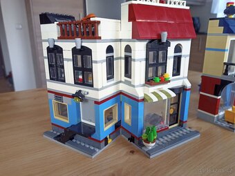 VZÁCNÉ LEGO CREATOR31026-Městský dům s obchodem a kavárnou - 3