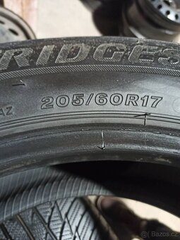 Bridgestone 205/60 R17 93H 2x5,5-6mm; 2x5,5mm - 3