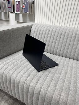 MacBook Air M3 13,6” Midnight 8GB/256GB 2024 - 3