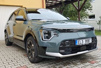 Kia e-niro 64,8 khw 150 Kw model 2023 původ ČR +DPH - 3