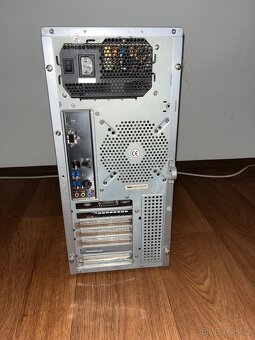 herní pc s monitorem - 3