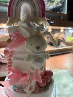 LUXUSNÍ PATROVÝ DORT Z DĚTSKÝCH PLEN+HRAČKA - 3