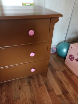 Dřevěná komoda - 3