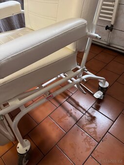 Kosmetické polohovatelné křeslo - 3