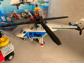 Lego City 60243 - Pronasledovani policejnim vrtulnikem - 3