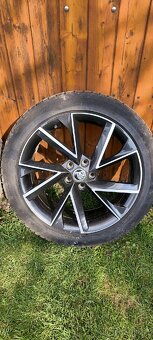 Škoda Superb 3 originální ALU Vega "19" + zimní pneu Nexen - 3