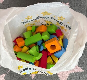 VELKÁ sada hraček-kostky,plyšáci,malovací tabulka,mix hraček - 3