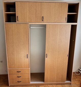 Šatní skříň - 3