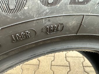 215/55/17 94 v Goodyear efficient grip performance Dot 3624 - 3