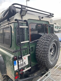 Land Rover Defender - 3