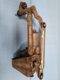 Prodám motorek na stěrače Touran - 3