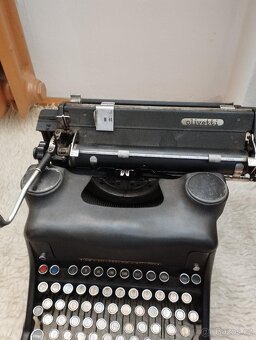 Psací stroj Olivetti - 3