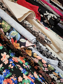 Prodám 12 pytlů secondhandu 1x pytel 1299 ,- mix velikostí - 3