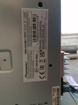 Pioneer DMH G220BT - 3