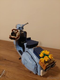 LEGO® Icons 10298 Vespa 125 - 3