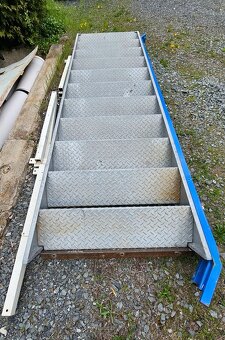 Prodám kovové schody - 3