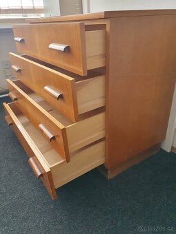 Dubová masivní komoda se 4 šuplíky - 3