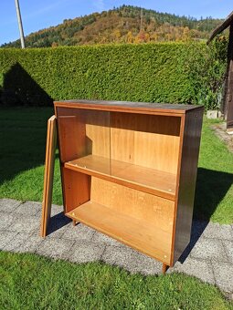 Knihovna/ regál/ úložné prostory - 3