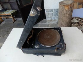 Starý gramofon. - 3