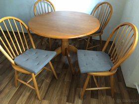 Set kulatého stolu a 4ks židlí z lakovaného masívu. Malajsie - 3