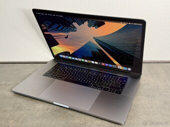 MacBook Pro 15'' 2017 / i7 / 16GB / 256GB SSD / Space Gray - 3