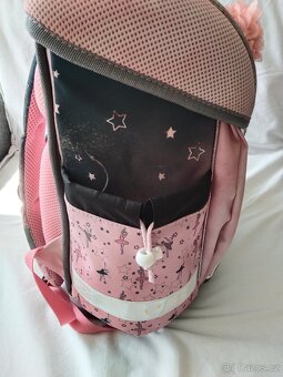 Dívčí školní aktovka Belmil, váží jen kolem 920 990 g. Je zp - 3