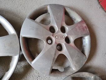 Kryty kol Kia R15 - 3
