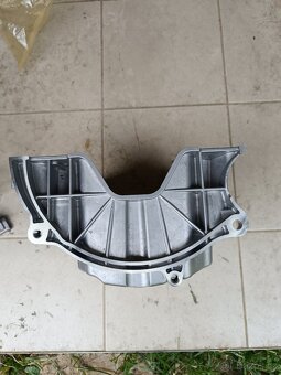 Díly na motor Dacia Sandero 1,0 SCE - 3