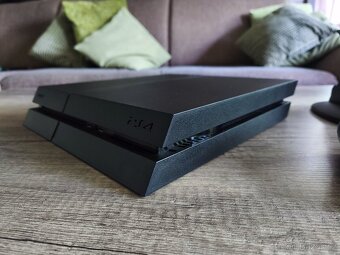 PlayStation 4 1TB + Dualshock + nabíjecí stojan - 3