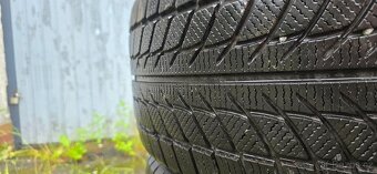 Pneu 245/40/18 M S - 3