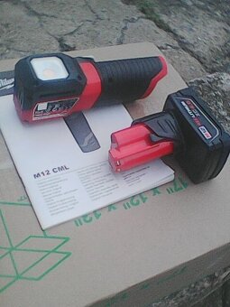 Milwaukee M12 CML-0 Aku světlo + barerie 4Ah 1000 lumenu - 3