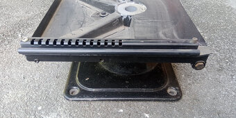 OTOČNÁ KONZOLE VW T4 - 3