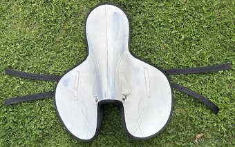 Dostihové sportovní sedlo kožené bílé - 3