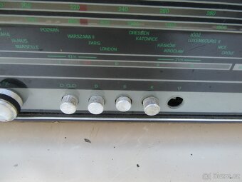 Nabízím stare radio Unitra Contessa. Nefunkční. Chybí jedno - 3