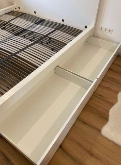 Manželská postel Ikea Malm 180x200 - 3