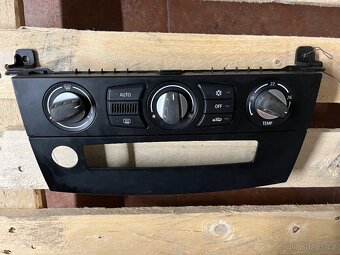 BMW 5. E60 Panel topení original - 3