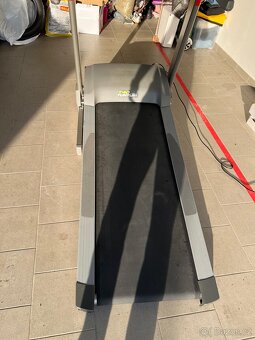 TUNTURI T40 profesionální běžecký pás - 3