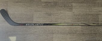 BAUER Hyperlite 2 SR – NOVÁ hokejka (P92 / 77 - 3