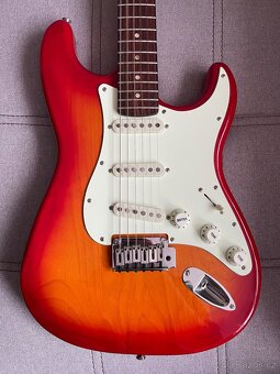 Squier Stratocaster Standard Series + Fender Mustang V2 110W - 3